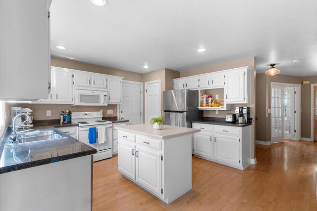 839 MANDALAY TERRACE, De Pere, WI 54115