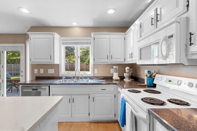 839 MANDALAY TERRACE, De Pere, WI 54115