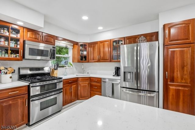 49 Sycamore St, Somerville Boro, NJ 08876