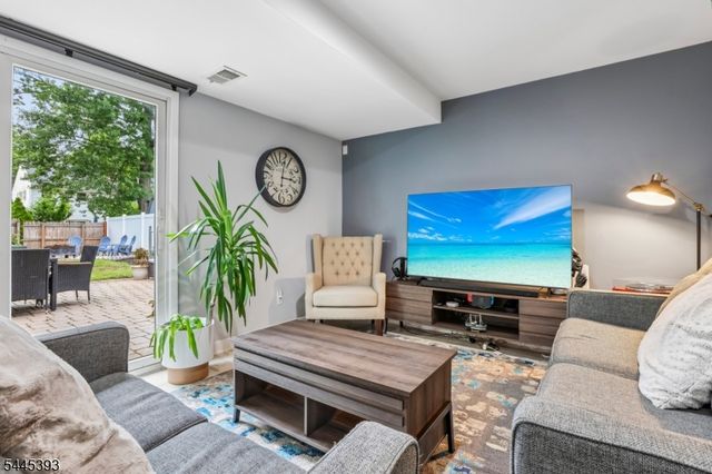 49 Sycamore St, Somerville Boro, NJ 08876