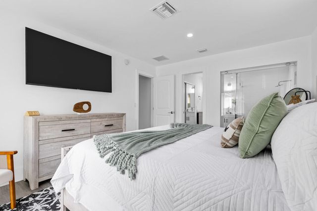 1456 Cross Way, West Palm Beach, FL 33401