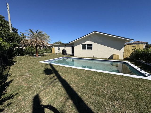 1456 Cross Way, West Palm Beach, FL 33401