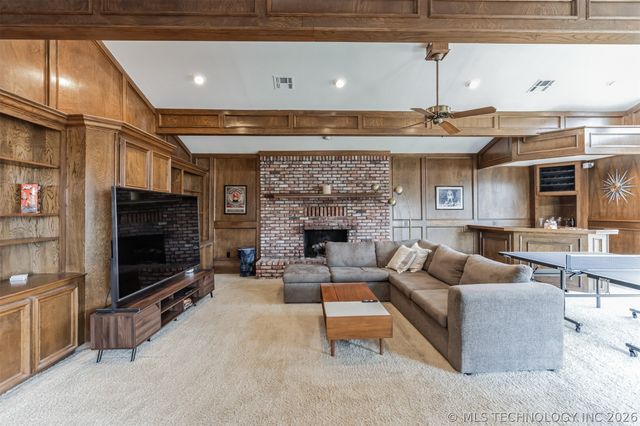9823 S Knoxville Avenue, Tulsa, OK 74137