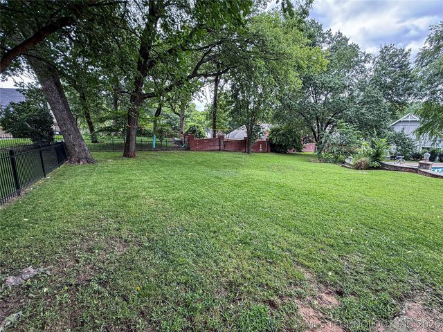 9823 S Knoxville Avenue, Tulsa, OK 74137