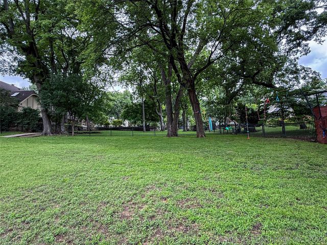 9823 S Knoxville Avenue, Tulsa, OK 74137