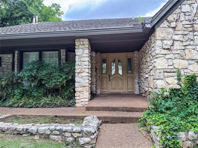 9823 S Knoxville Avenue, Tulsa, OK 74137