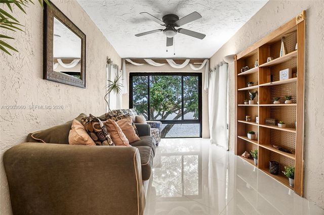 906 Republic Ct, Deerfield Beach, FL 33442