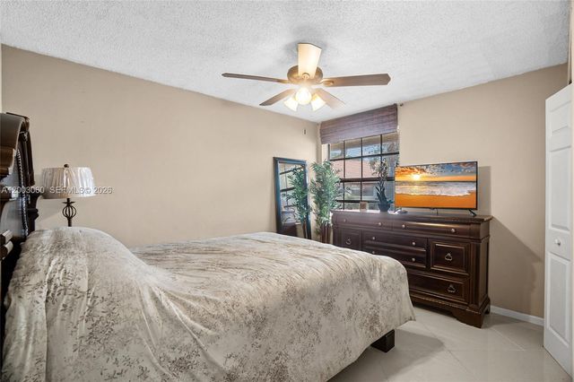 906 Republic Ct, Deerfield Beach, FL 33442