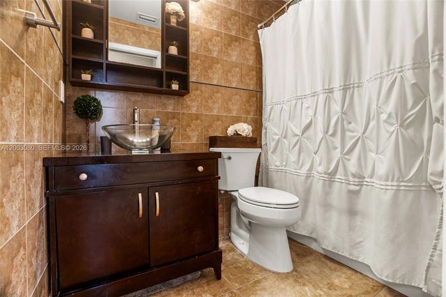 906 Republic Ct, Deerfield Beach, FL 33442