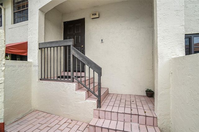 906 Republic Ct, Deerfield Beach, FL 33442