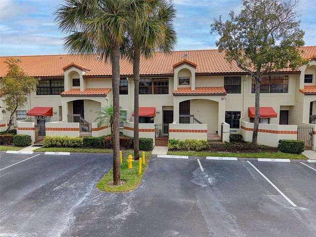 906 Republic Ct, Deerfield Beach, FL 33442