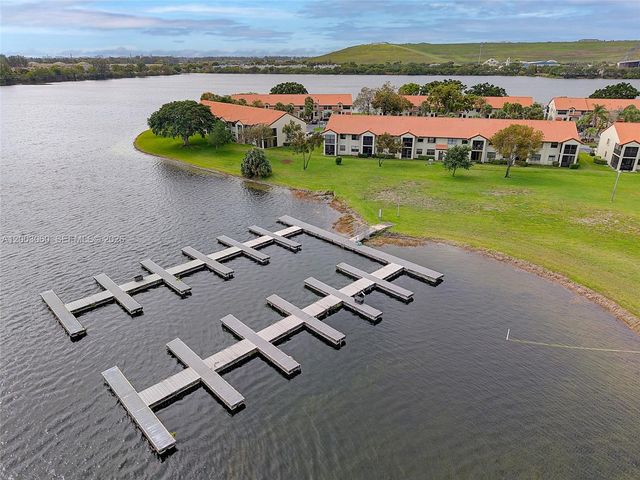 906 Republic Ct, Deerfield Beach, FL 33442