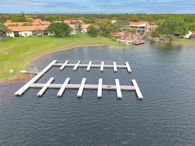 906 Republic Ct, Deerfield Beach, FL 33442