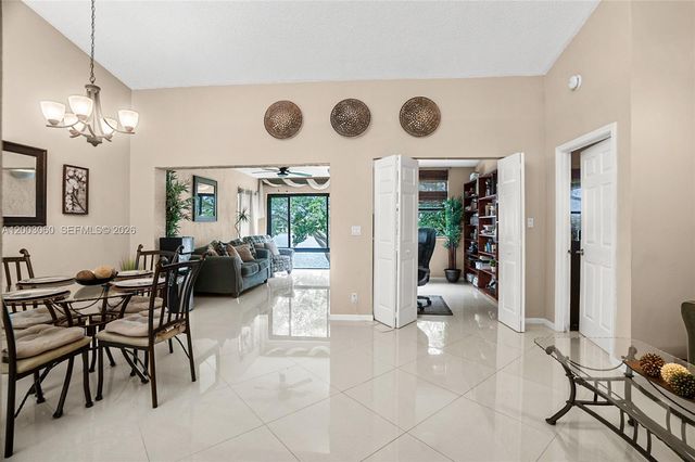 906 Republic Ct, Deerfield Beach, FL 33442