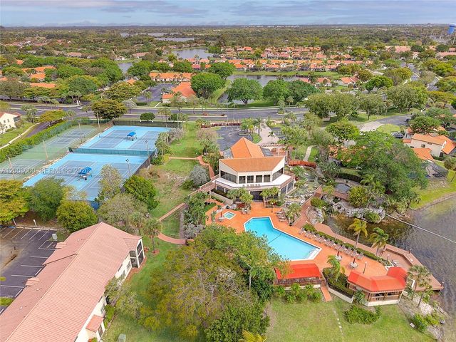 906 Republic Ct, Deerfield Beach, FL 33442