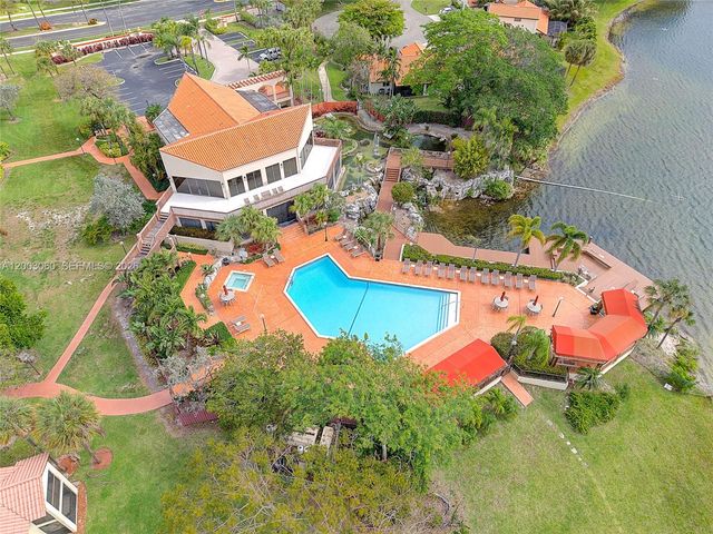 906 Republic Ct, Deerfield Beach, FL 33442