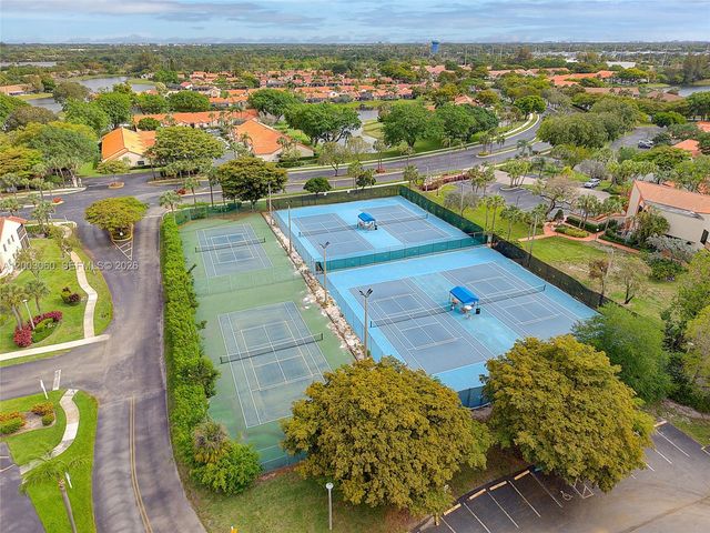 906 Republic Ct, Deerfield Beach, FL 33442