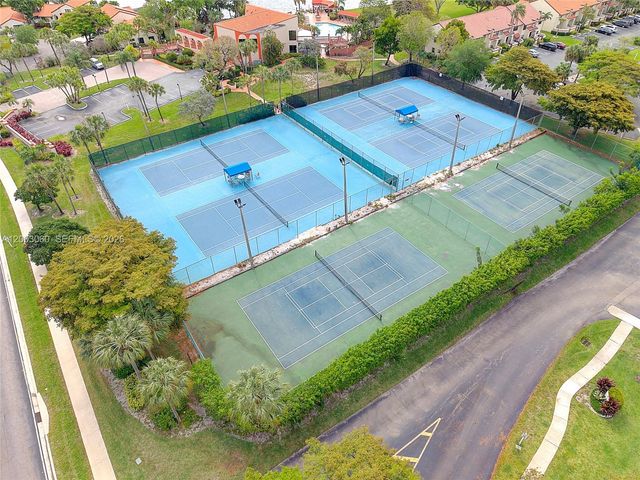 906 Republic Ct, Deerfield Beach, FL 33442