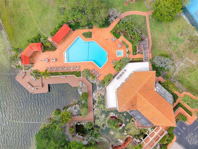 906 Republic Ct, Deerfield Beach, FL 33442