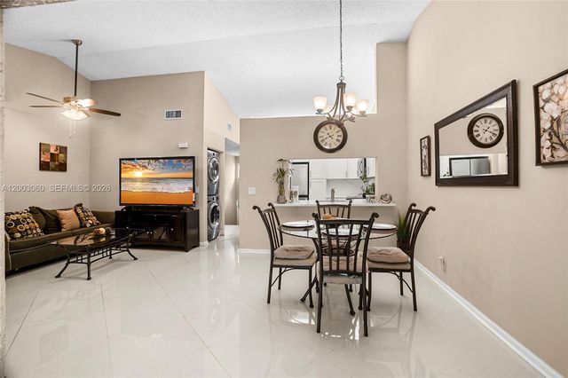 906 Republic Ct, Deerfield Beach, FL 33442