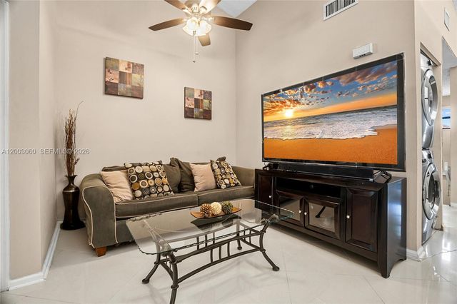 906 Republic Ct, Deerfield Beach, FL 33442