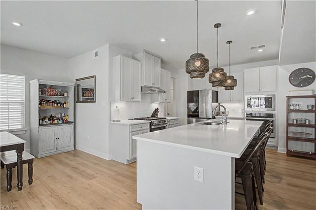 118 Oxford RN, Poquoson, VA 23662