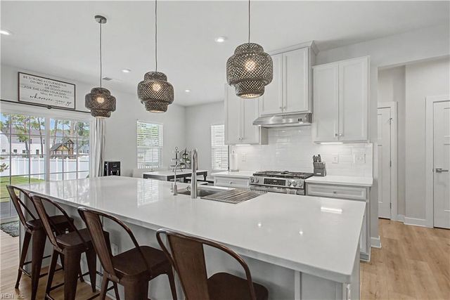 118 Oxford RN, Poquoson, VA 23662