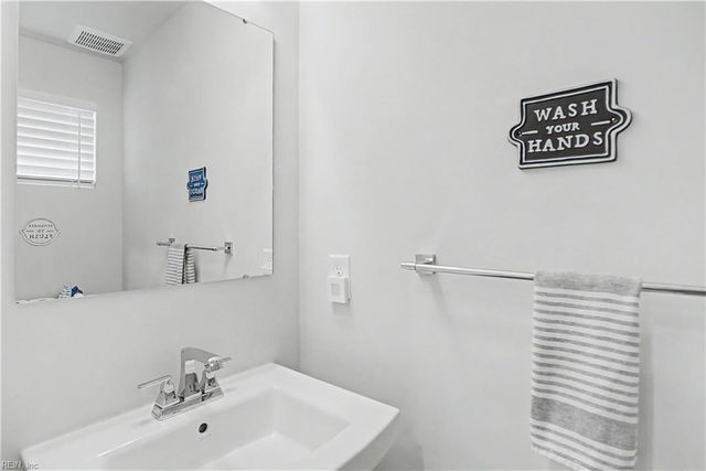 118 Oxford RN, Poquoson, VA 23662