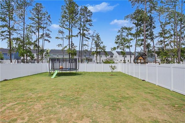 118 Oxford RN, Poquoson, VA 23662