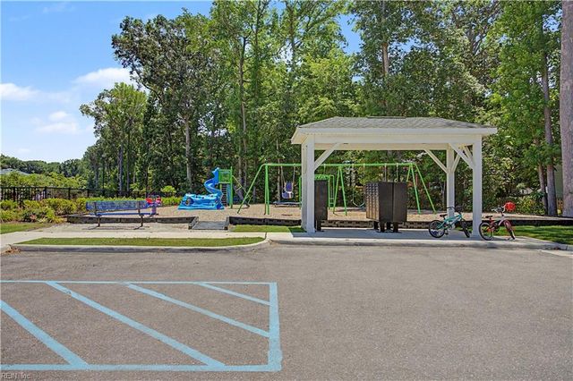 118 Oxford RN, Poquoson, VA 23662