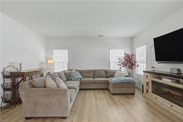 118 Oxford RN, Poquoson, VA 23662