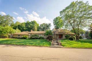 6 Cambridge Drive, Village Of The Branch, NY 11787
