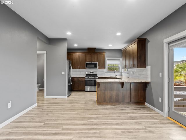 310 Sw MT ADAMS St, Mc Minnville, OR 97128