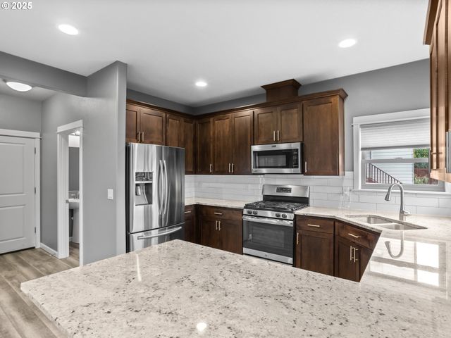 310 Sw MT ADAMS St, Mc Minnville, OR 97128