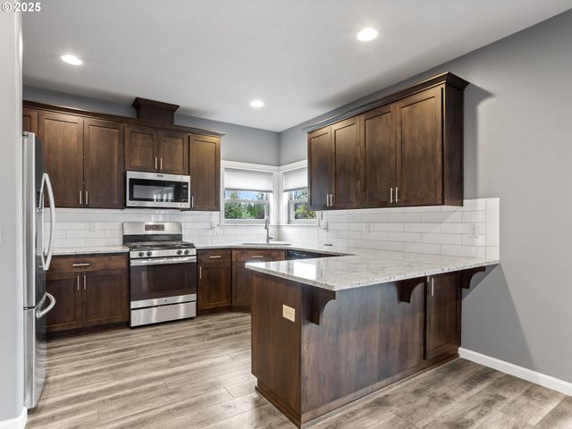 310 Sw MT ADAMS St, Mc Minnville, OR 97128