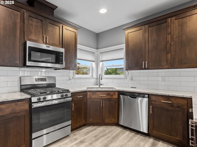 310 Sw MT ADAMS St, Mc Minnville, OR 97128