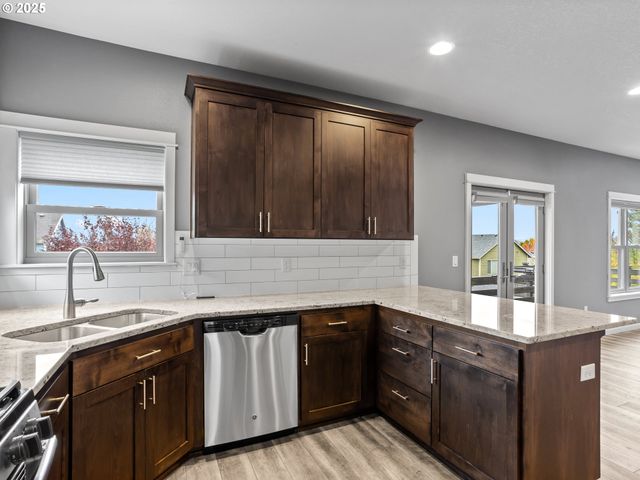 310 Sw MT ADAMS St, Mc Minnville, OR 97128