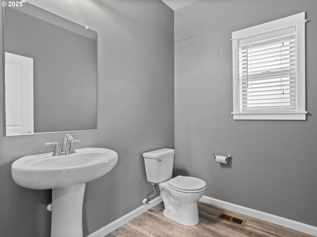 310 Sw MT ADAMS St, Mc Minnville, OR 97128