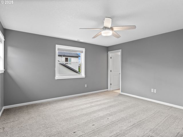 310 Sw MT ADAMS St, Mc Minnville, OR 97128