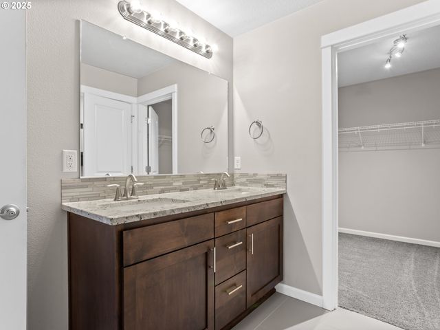 310 Sw MT ADAMS St, Mc Minnville, OR 97128