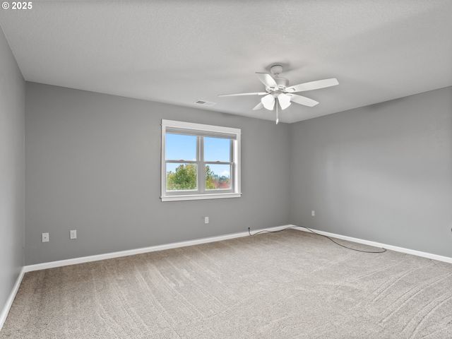 310 Sw MT ADAMS St, Mc Minnville, OR 97128