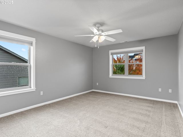 310 Sw MT ADAMS St, Mc Minnville, OR 97128