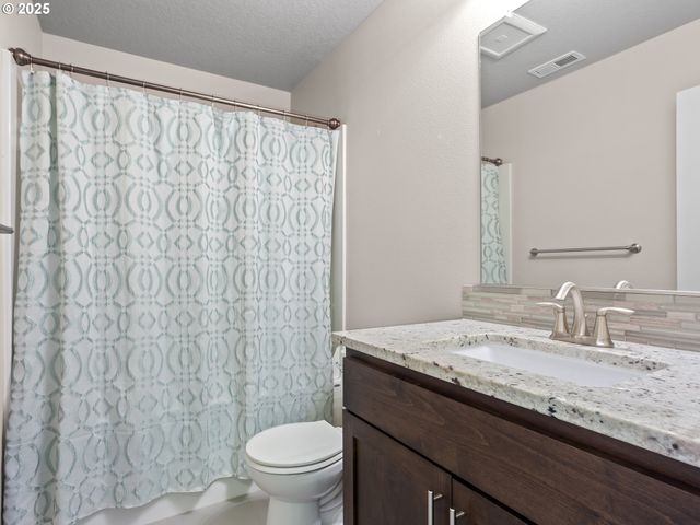 310 Sw MT ADAMS St, Mc Minnville, OR 97128