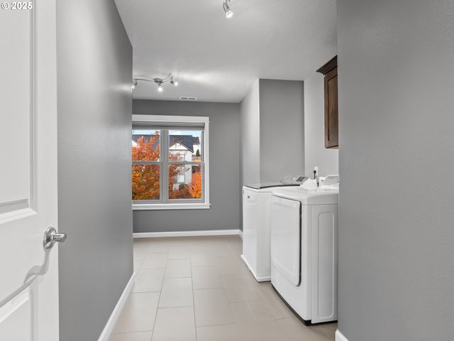 310 Sw MT ADAMS St, Mc Minnville, OR 97128