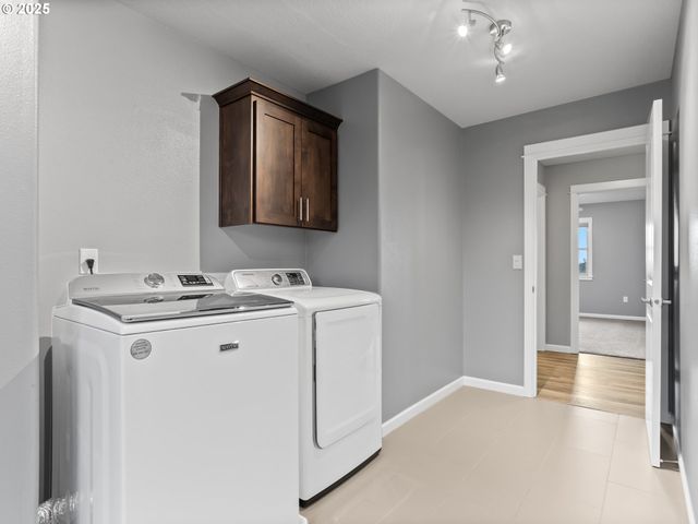 310 Sw MT ADAMS St, Mc Minnville, OR 97128