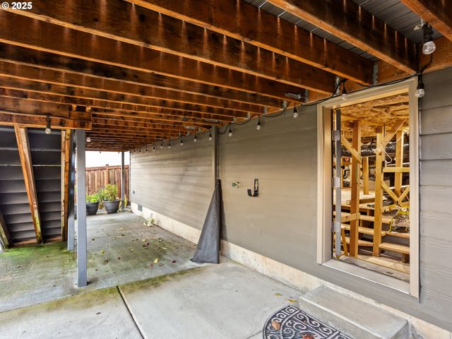 310 Sw MT ADAMS St, Mc Minnville, OR 97128