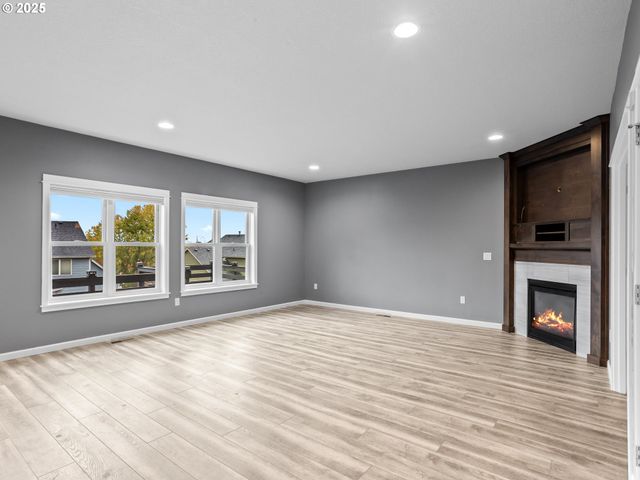 310 Sw MT ADAMS St, Mc Minnville, OR 97128