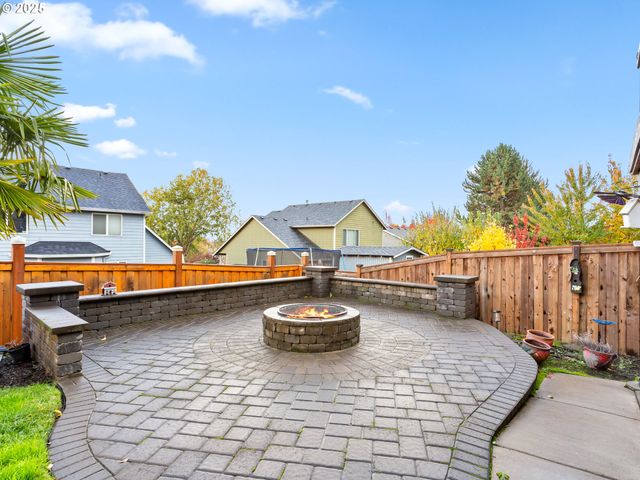 310 Sw MT ADAMS St, Mc Minnville, OR 97128