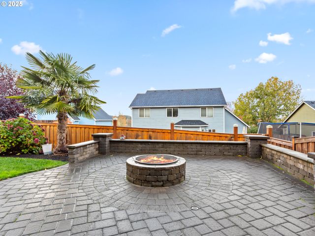 310 Sw MT ADAMS St, Mc Minnville, OR 97128