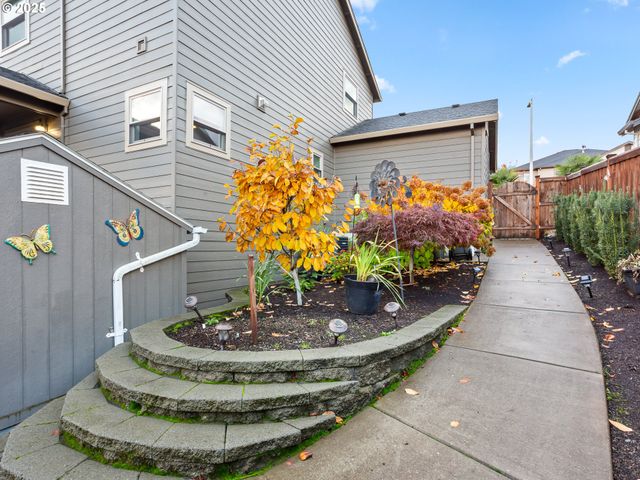 310 Sw MT ADAMS St, Mc Minnville, OR 97128